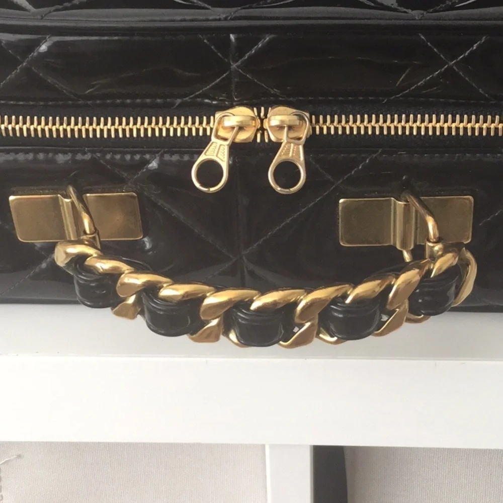 CHANEL Vintage Quilted Patent Leather Large Lunch Box Bag !Rare! - Picture 3 of 17